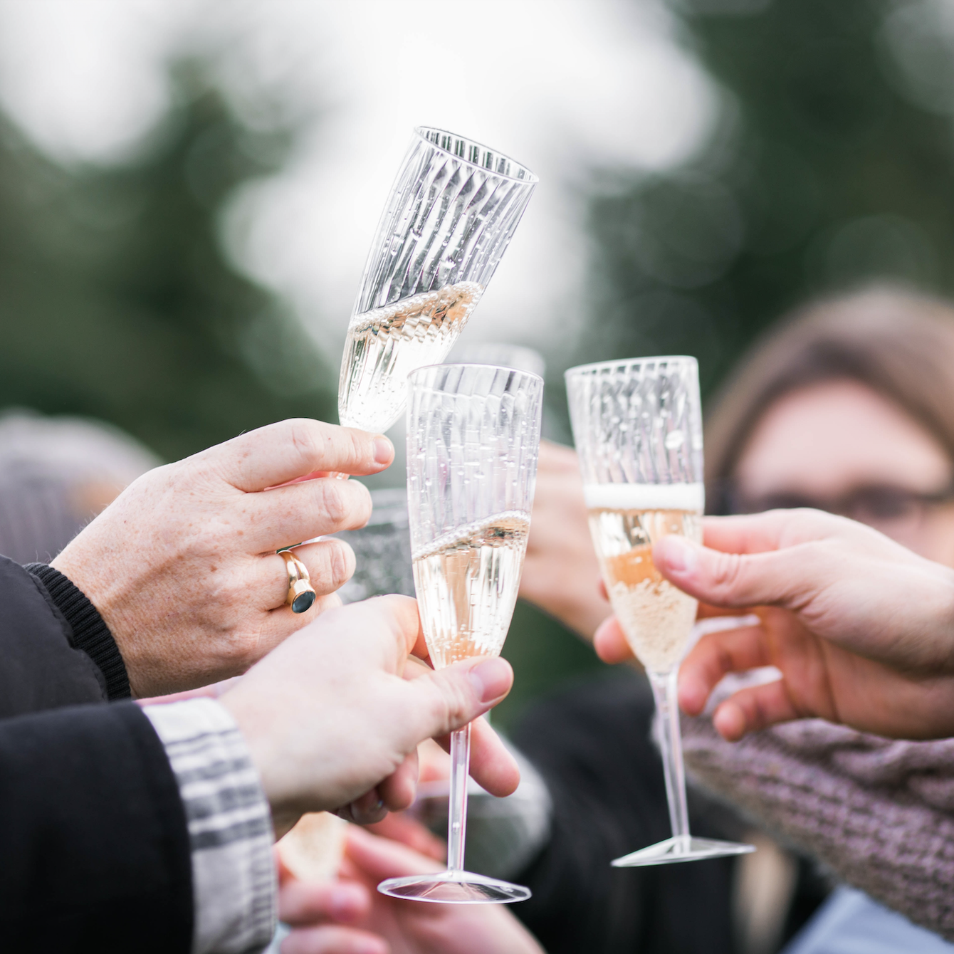 9 Tips for Throwing a Wedding Anniversary Party